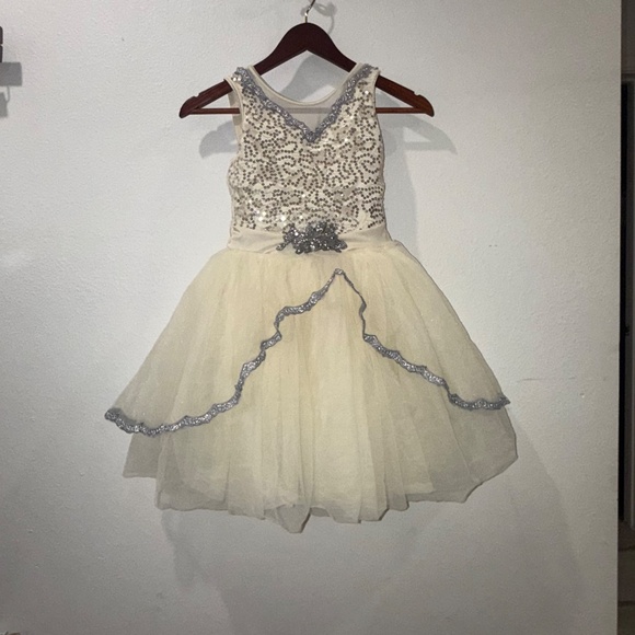 Weissman dance costume, white and silver 14396 size MC - Picture 3 of 17